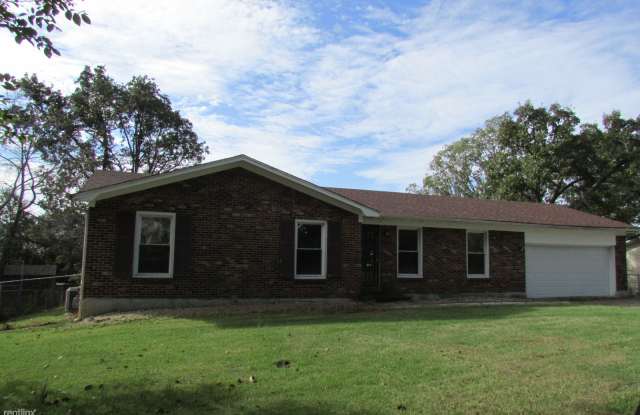 320 Oak Ridge Dr - 320 Oak Ridge Drive, Radcliff, KY 40160