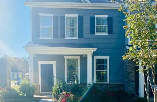 3BR/2.5BA Townhouse in Matthews.