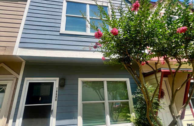 Photo of 2 Bedroom/2.5 Bath Townhome! Close to Major Hwys: 281-1604-410