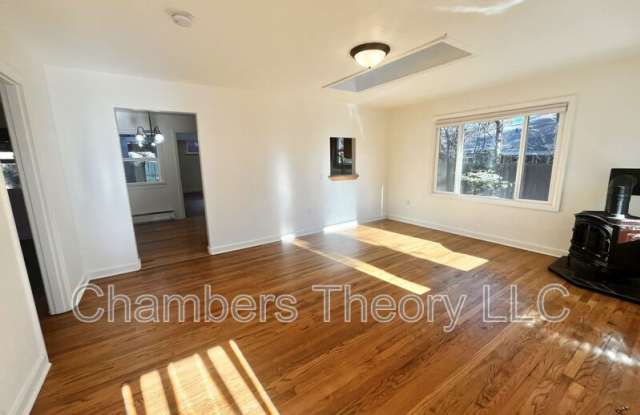 1252 NW Milwaukee Ave