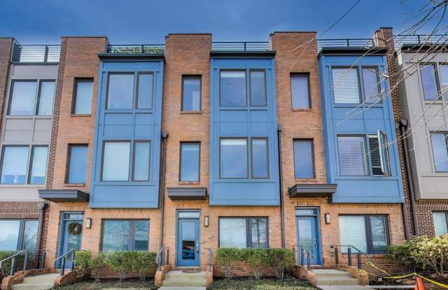 Stunning 3BD/3.5BA luxury 4-level townhouse in Great Location!