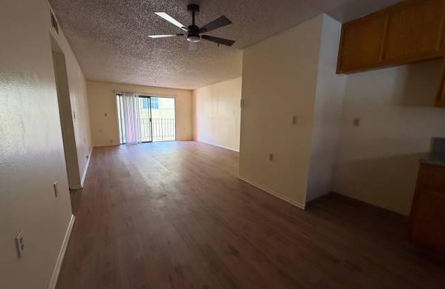 14032 Doty Ave