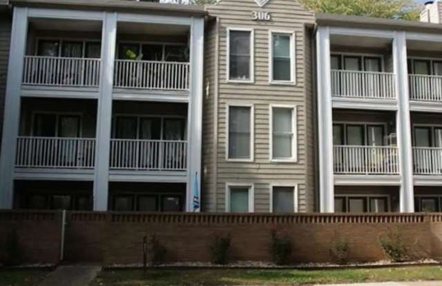Pristine Condo located in Cedar Street Commons!