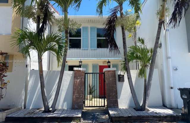 Photo of 2165 NE 123rd St