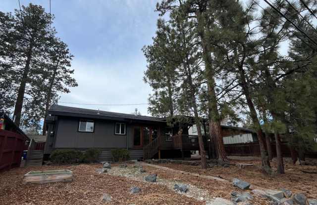 Charming 3 Bed/2 Bath on Bend's Westside - 13th Street