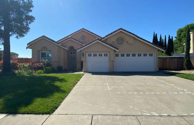 Beautiful and spacious 4 bed / 2 Bath in Foxboro area of Travis School Dist. - 757 Laurelwood Circle, Vacaville, CA 95687