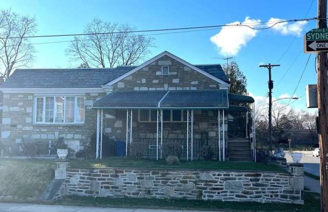 1053 E SYDNEY STREET