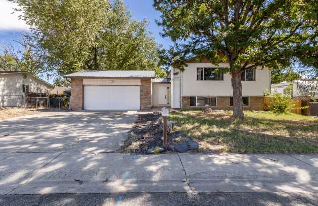 Spacious 5 Bed, 3 Bath with Sunroom