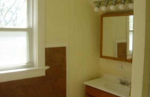 Cute Norwood House - updated with large rooms
