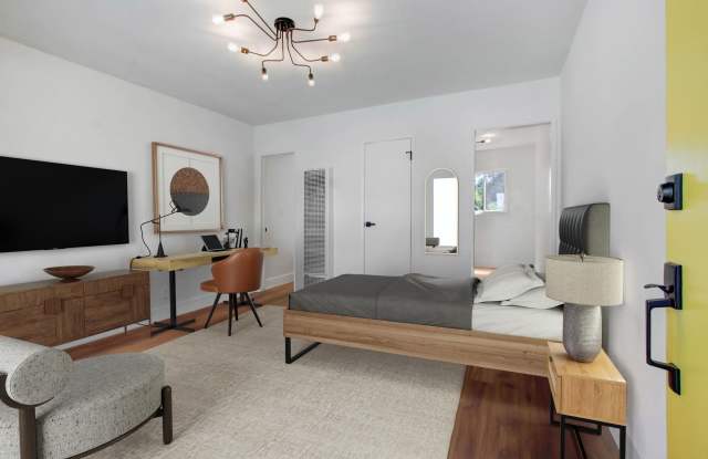 Newly renovated studio apartment with parking in Burbank!