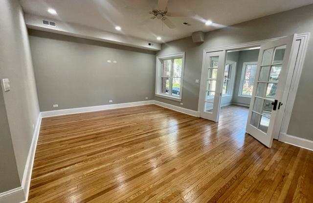 2470 N Lincoln Ave