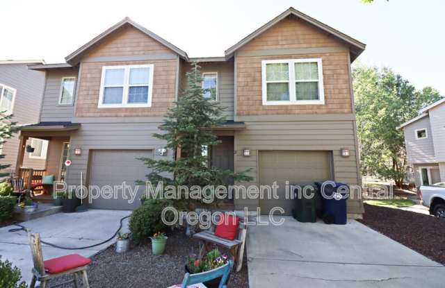 Photo of 3041 NE Canoe Ct