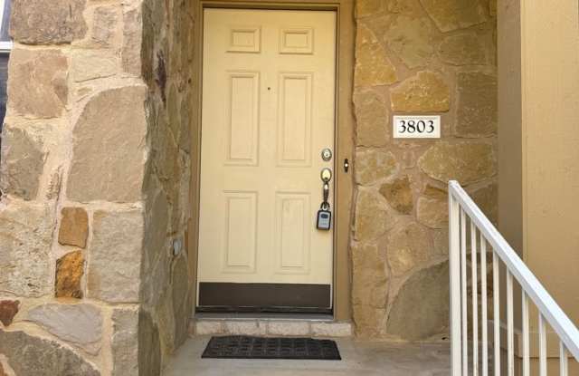 Great 2 Bed 2 Bath Condo!