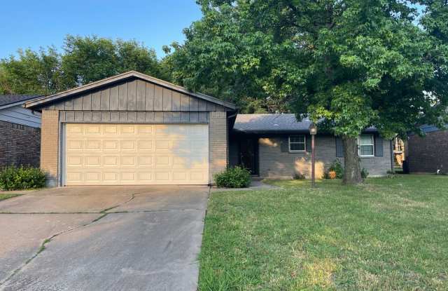 3 bed - 1 bath - HUGE backyard