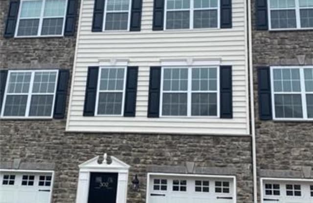 302 Stonewood Lane - 302 Stonewood Ln, Hellertown, PA 18055