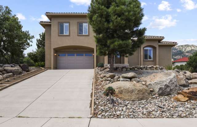 Beautiful 4 bedroom home in Broadmoor Bluffs