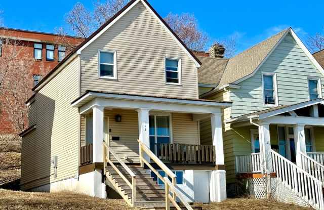 AVAILABLE NOW - Remodeled 3 Bed 1.5 Bath Central Hillside Home