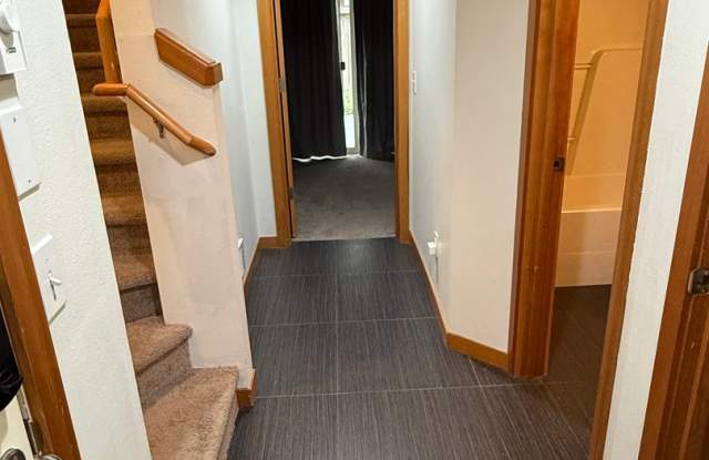 M/I SPECIAL! Highland Park Townhome w/ 3BR/2BA at over 1,000 Sq Ft!