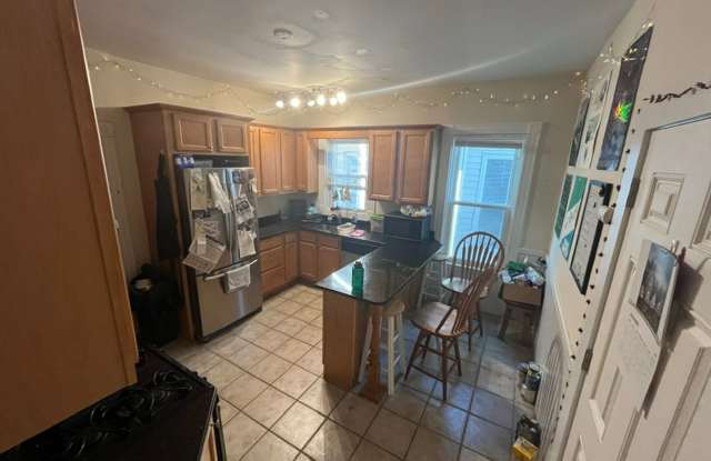 4 Bedroom 6 min Walk from the Green Line