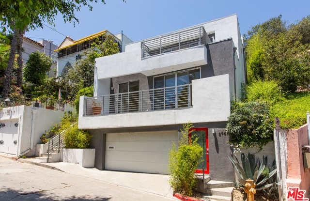 3907 De Longpre Ave