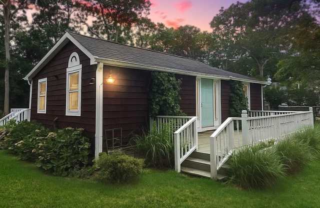 61 Squires Avenue