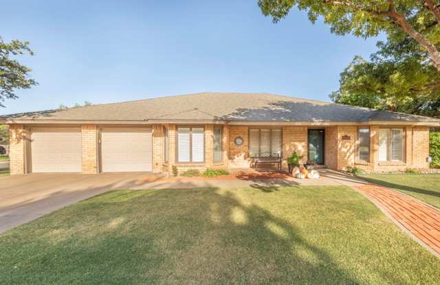 3620 93rd-3Bed/2.5Bath