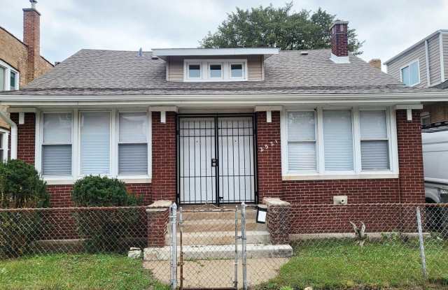 Photo of 2521 E 72ND Place