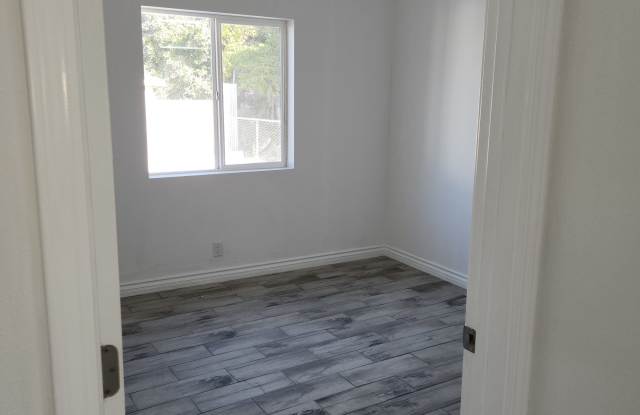 Photo of 1177 E 41st Pl