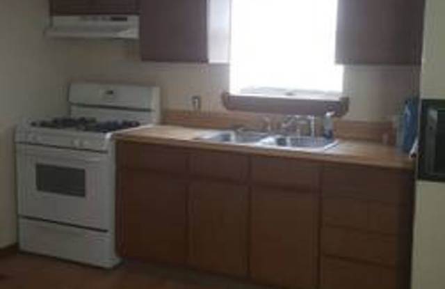 2 bedroom with appliances - 2114 W 83rd St, Cleveland, OH 44102