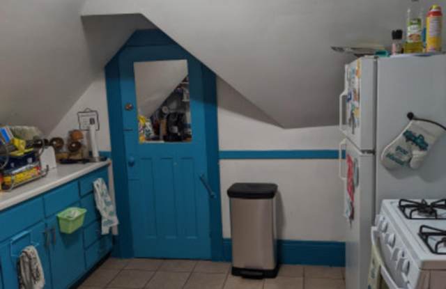 Photo of 131-131 Dell Street - 131 1/2 Dell