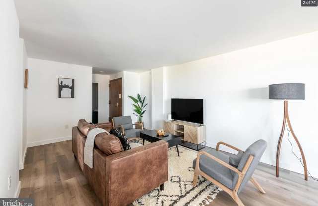 250 S REYNOLDS STREET