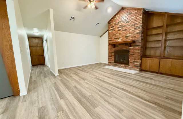 Super cute 2 bed 2 bath 2 car garage