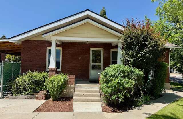 609 W 10th Street unit: #1