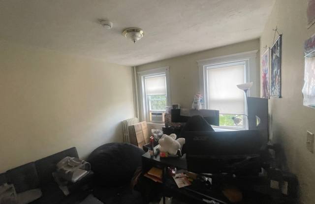 Packards Corner large studio Heat HW Inc No fee Students Ok, Bright, 2nd floor, Laundry Easy Choice!