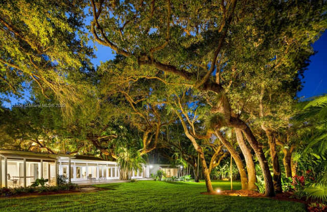 Photo of 11015 Lakeside Dr