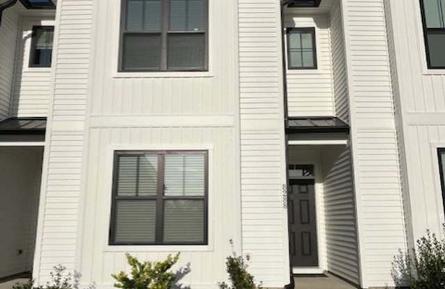 Stunning townhouse located in the heart of Winnabow!