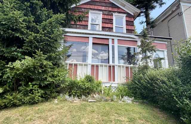638 Carbon St