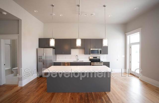 Photo of 718 Commercial St