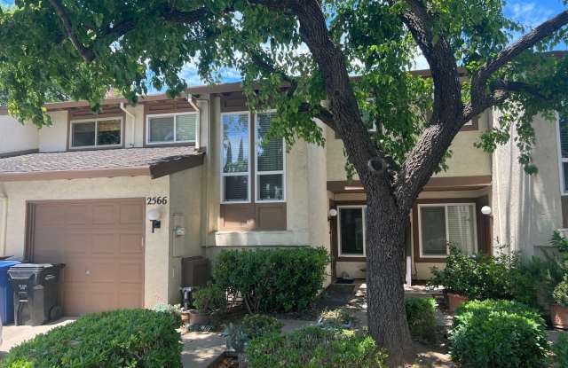 2566 Rio Bravo Cir