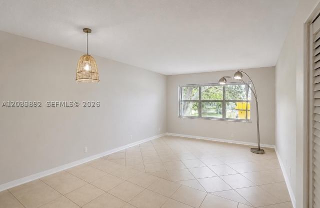 280 S Cypress Rd
