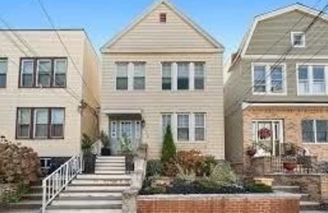 Photo of 138 30TH ST