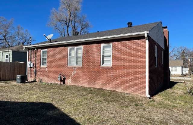 1401 Yuma, Manhattan KS