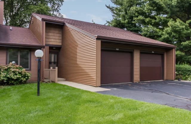 588 Maple Creek Dr - 588 Maple Creek Drive, Holland, MI 49423