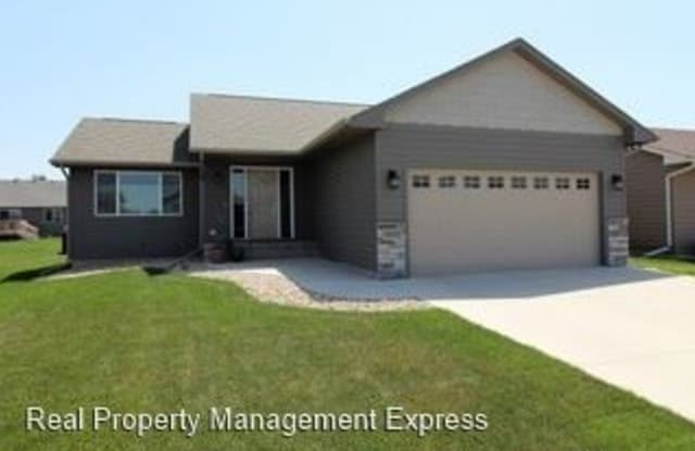 3405 E Brewster St - 3405 East Brewster Street, Sioux Falls, SD 57108