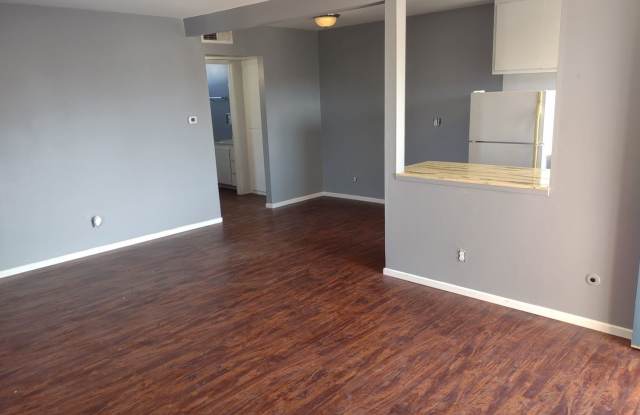 633 E Park
