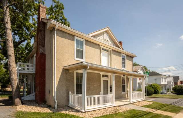 Photo of 304 N High Street