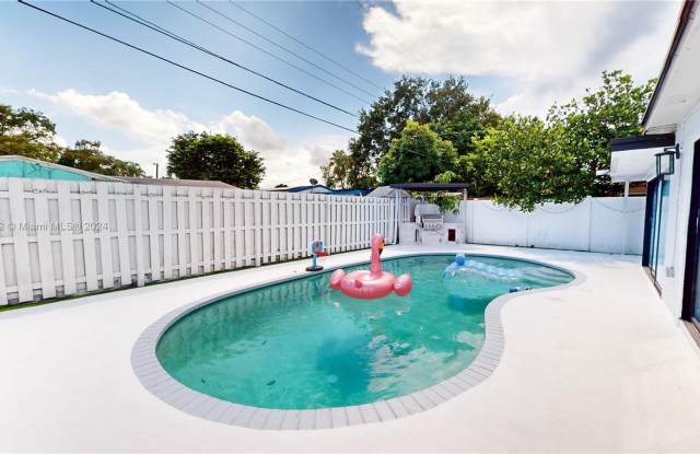 6630 Cody St - 6630 Cody Street, Hollywood, FL 33024