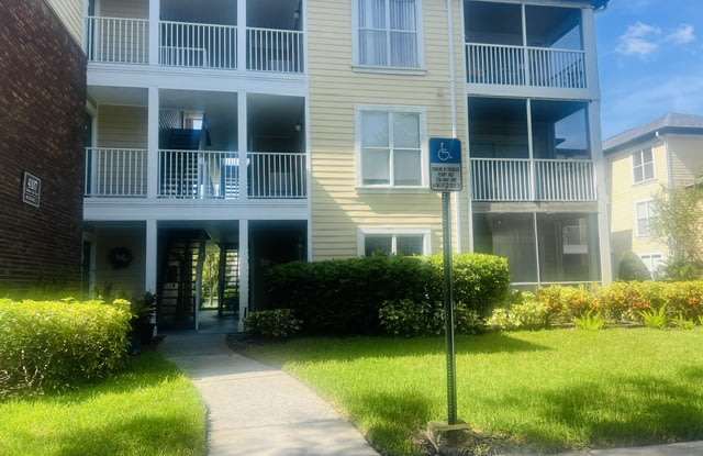 4107 Chatham Oak Ct