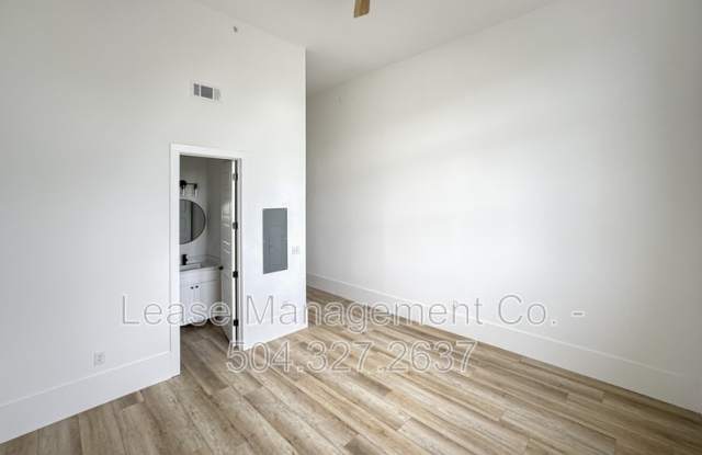 4950 Dauphine Street