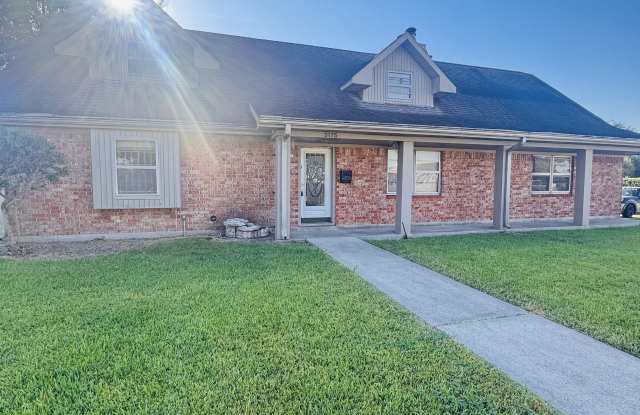 3175 Sandalwood Dr